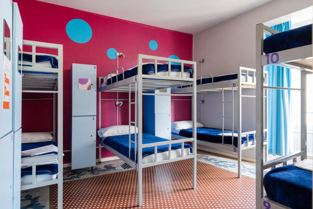 Single Bed 10-Bed Dormitory Room