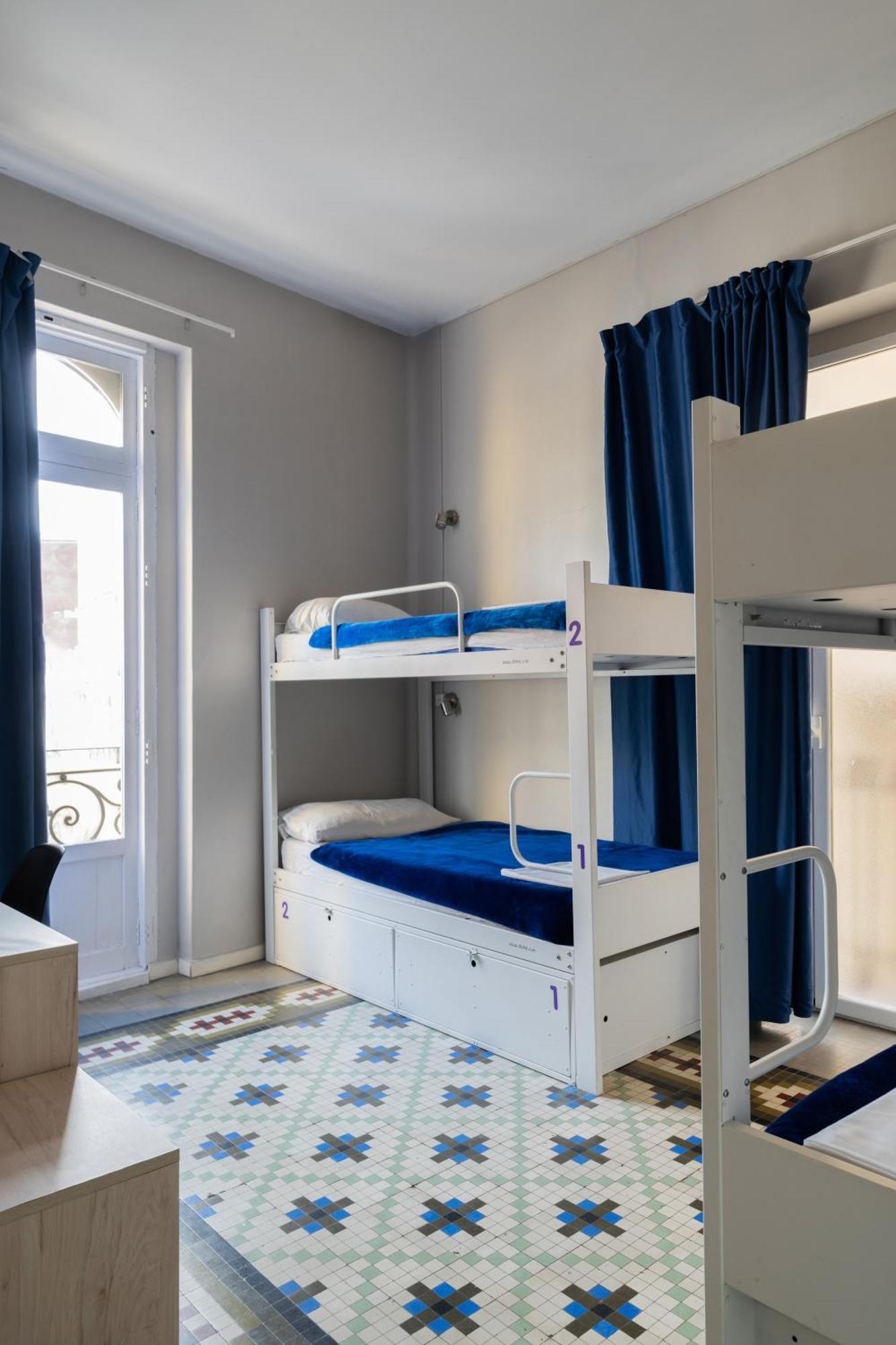 Single Bed 4-Bed Mixed Dormitory Room