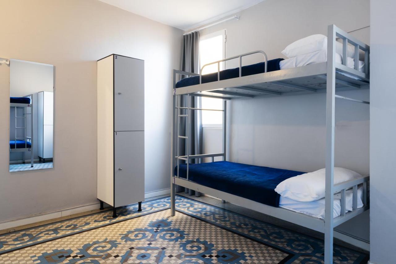 Single Bed 4-Bed Mixed Dormitory Room