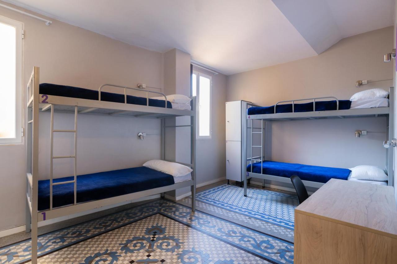 Single Bed 4-Bed Mixed Dormitory Room